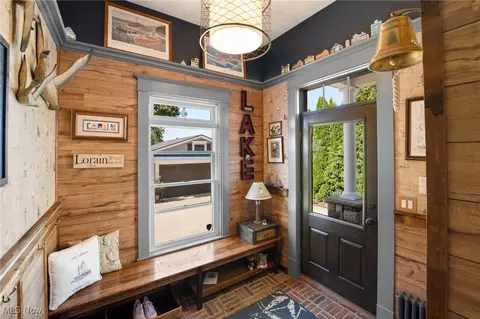 Entry Way - 1815 Erie Ave, Lorain, OH 44052 photo 2 of 2