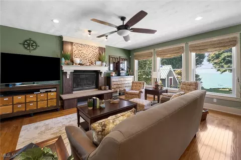 Living - 1815 Erie Ave, Lorain, OH 44052 photo 1 of 10