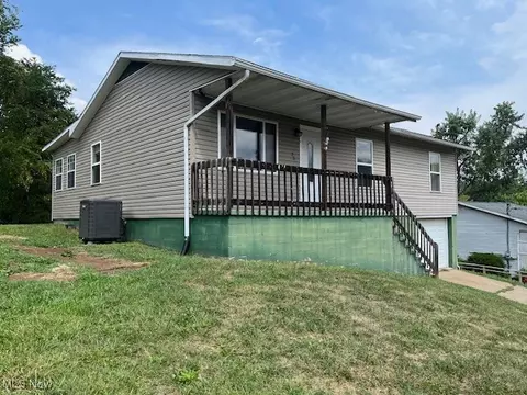 73 Hickory St, Parkersburg, WV 26104