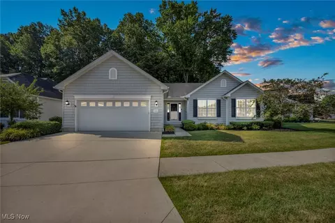 9135 Devonshire Dr, Olmsted Falls, OH 44138