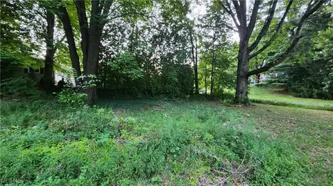 700 Chenoweth Dr, Akron, OH 44319 photo 9