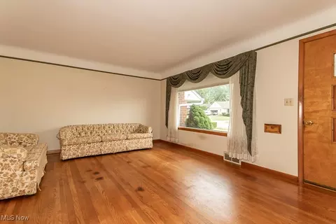 1877 Rush Rd, Wickliffe, OH 44092 photo 3