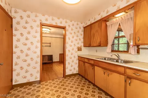 1877 Rush Rd, Wickliffe, OH 44092 photo 11