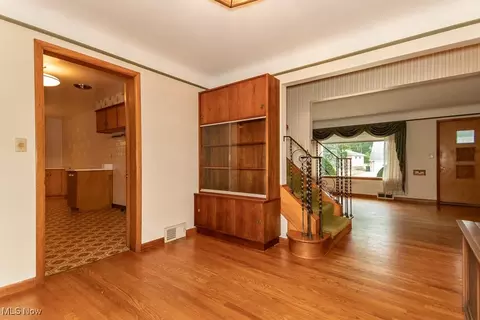 1877 Rush Rd, Wickliffe, OH 44092 photo 9