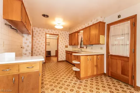 1877 Rush Rd, Wickliffe, OH 44092 photo 12