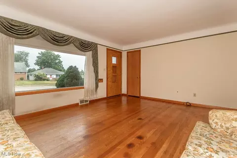 1877 Rush Rd, Wickliffe, OH 44092 photo 5