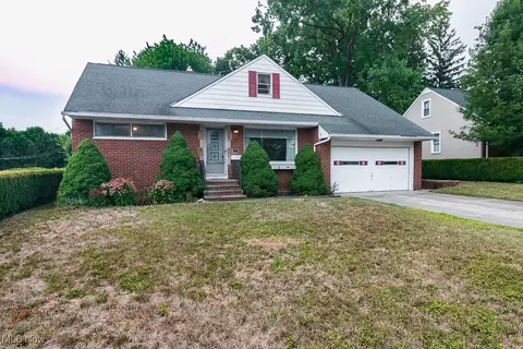 1877 Rush Rd, Wickliffe, OH 44092 photo 2