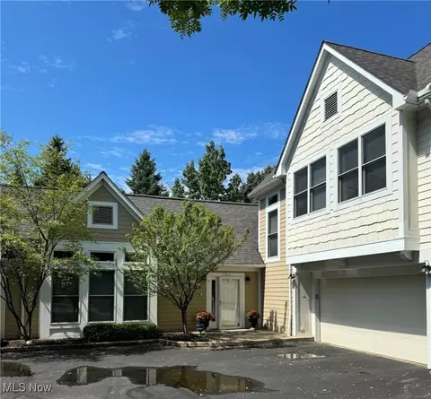 1504 Huntington Ln, Cleveland Heights, OH 44118
