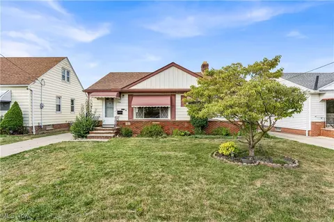 2956 Winthrop Dr, Parma, OH 44134