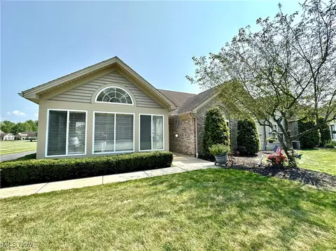 2304 Willow Brook Dr NE, Warren, OH 44483