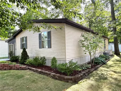 1229 Columbiana Lisbon Rd #85, Columbiana, OH 44408