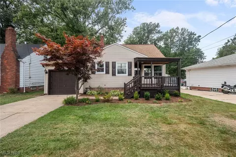 360 Fairway Blvd, Willowick, OH 44095