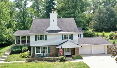 925 Armstrong Ln, East Liverpool, OH 43920