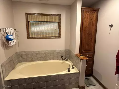 Bath - 354 Big Bass Rd, Willard, OH 44890 photo 2 of 3