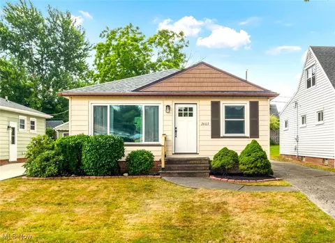 2607 Center Dr, Cleveland, OH 44134