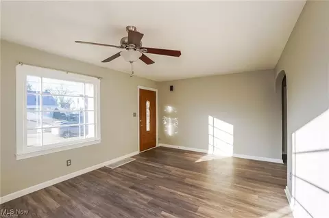 Living - 1054 Bell Ct, Elyria, OH 44035 photo 2 of 3