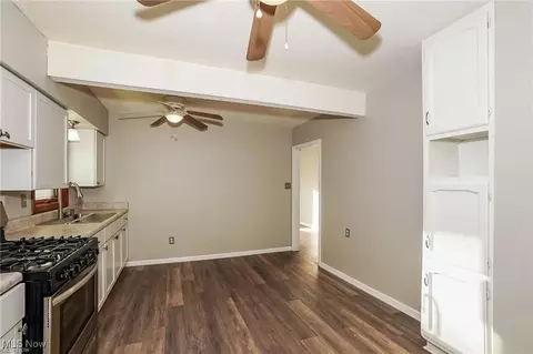 Kitchen - 1054 Bell Ct, Elyria, OH 44035 photo 2 of 2