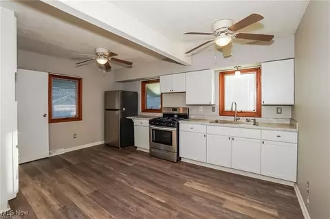 Kitchen - 1054 Bell Ct, Elyria, OH 44035 photo 1 of 2