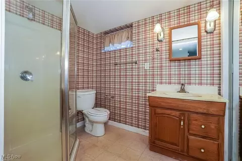 Bath - 1054 Bell Ct, Elyria, OH 44035 photo 1 of 3