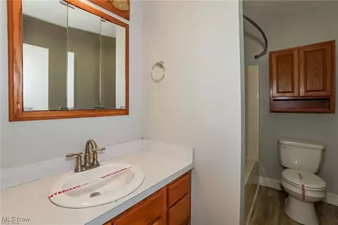 Bath - 1054 Bell Ct, Elyria, OH 44035 photo 2 of 3