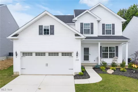 1228 Selena Grv, Uniontown, OH 44685