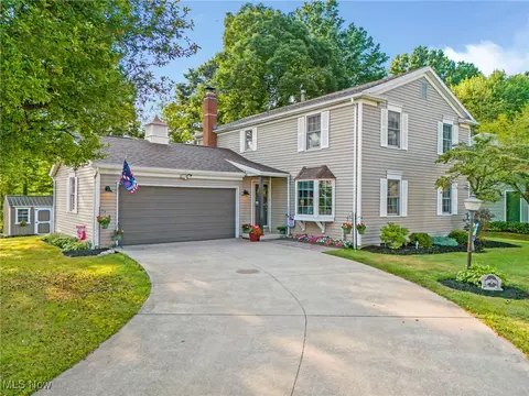 7934 Fox Run Ave NW, North Canton, OH 44720