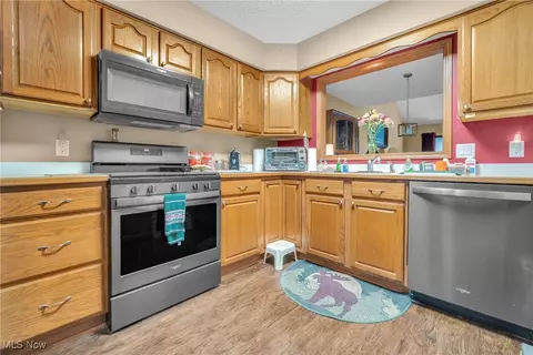 Kitchen - 105 Augusta Dr, Elyria, OH 44035 photo 1 of 2