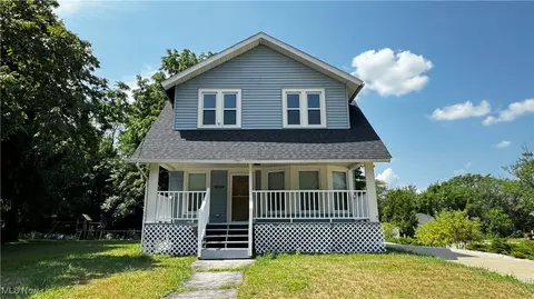 1273 East Ave, Elyria, OH 44035