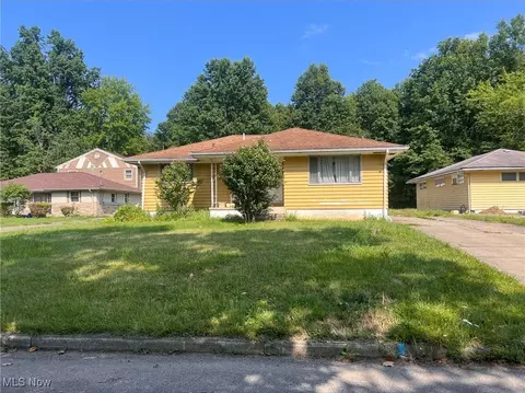 755 Fairfax St, Youngstown, OH 44505