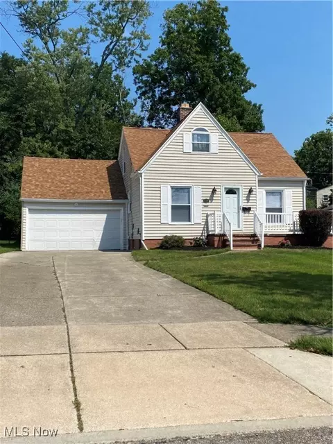 110 Southwick Dr, Bedford, OH 44146
