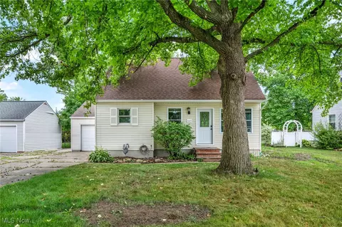 165 Parkwood Ave, Avon Lake, OH 44012