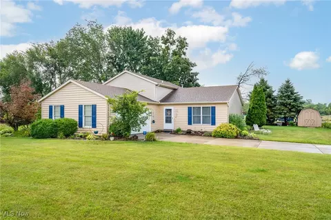 196 Loperwood Ln, Lagrange, OH 44050