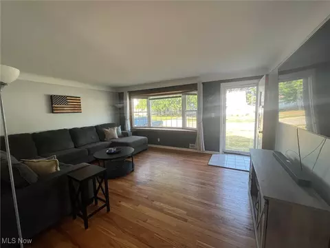 2312 E 290th St, Wickliffe, OH 44092 photo 3
