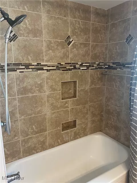 2312 E 290th St, Wickliffe, OH 44092 photo 9