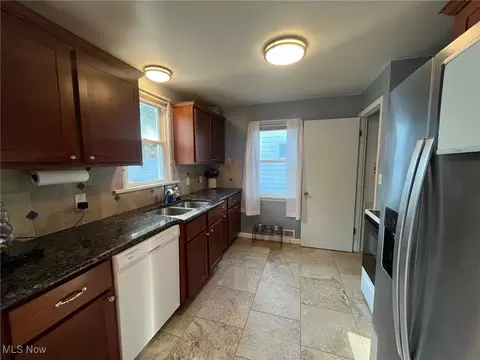 2312 E 290th St, Wickliffe, OH 44092 photo 4