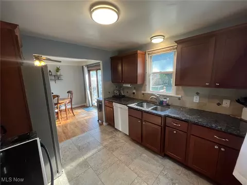 2312 E 290th St, Wickliffe, OH 44092 photo 5