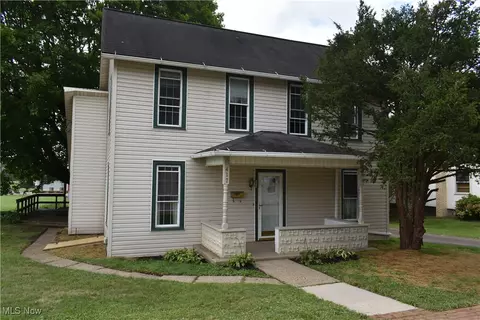417 W Chestnut St, Coshocton, OH 43812