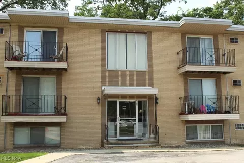 5378 Lee Rd, Maple Heights, OH 44137 photo 2