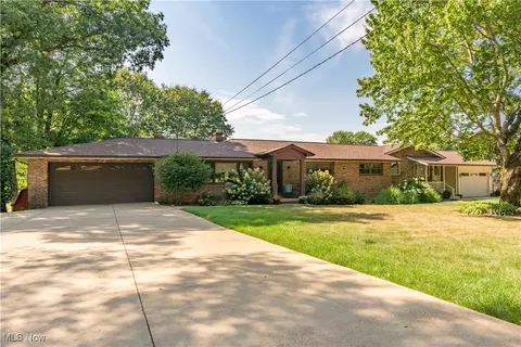 12635 Islandview Ave NW, Uniontown, OH 44685