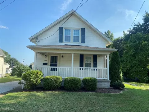 843 E University St, Wooster, OH 44691