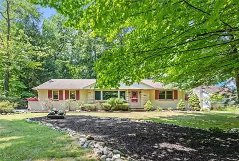 1012 Woodlane Dr, Mayfield Village, OH 44143