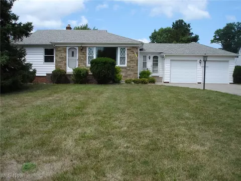 185 Hillside Rd, Seven Hills, OH 44131
