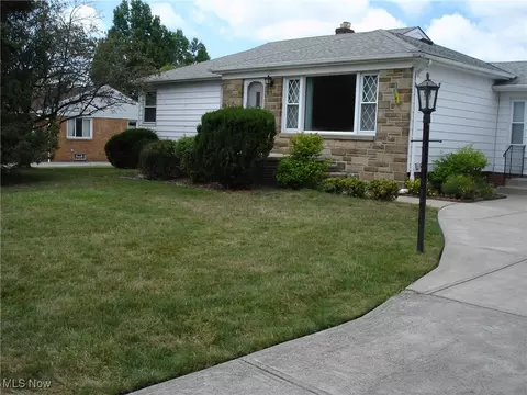 185 Hillside Rd, Seven Hills, OH 44131 photo 2