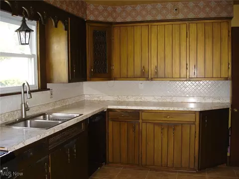 185 Hillside Rd, Seven Hills, OH 44131 photo 8