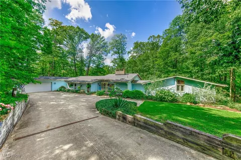 12432 Woodin Rd, Chardon, OH 44024