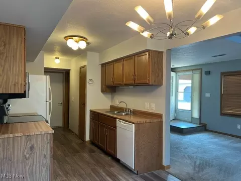 Kitchen - 1917 NW Lakeside Ave NW #10C, Canton, OH 44708 photo 1 of 2