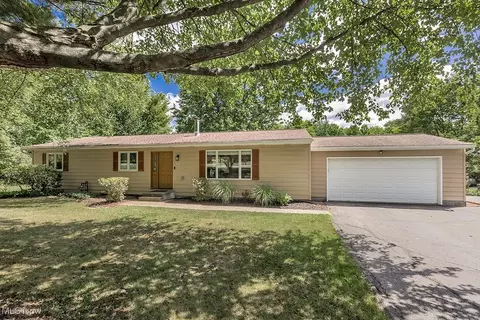 5073 Chillicothe Rd, Chagrin Falls, OH 44022