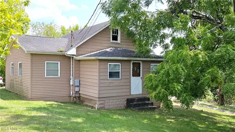 7711 Pike St, Mineralwells, WV 26150