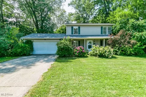 1650 Stonehaven Rd, Madison, OH 44057