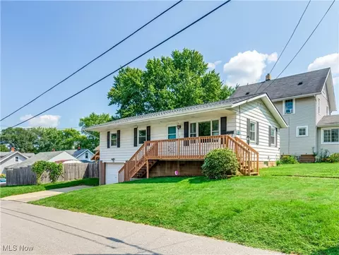 323 E Huston St, Barberton, OH 44203